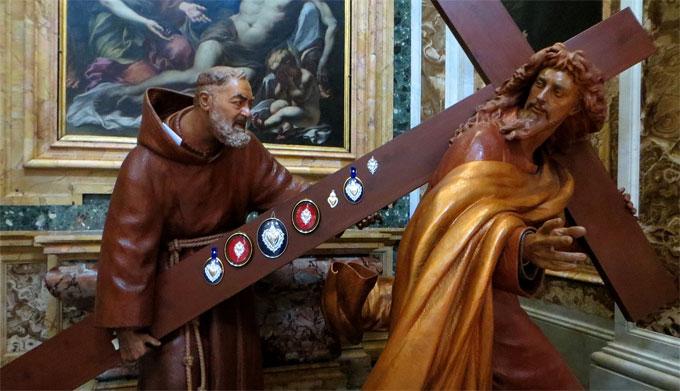 Relics of St. Padre Pio of Pietrelcina on Display in Roman Church |  Gaudiumpress English Edition