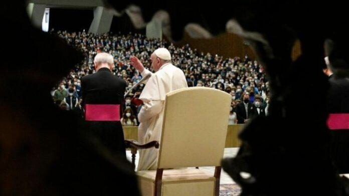 Pope Urges Youth to Proclaim the Gospel