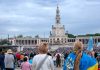 Hundreds of Thousands Gather at Fátima Shrine for Candlelit Vigil and Feast of Our Lady