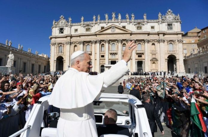 “Que o Senhor que nos ensine a comunicar com honestidade e prudência”, exorta Leão XIV Pope Leo XIV
