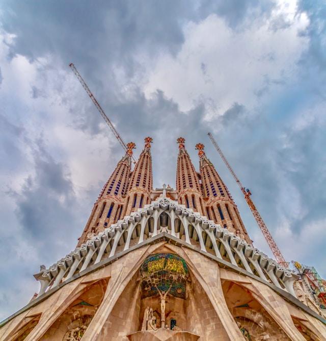 zhiyuan-sun-ScFR_p0T78A-unsplash Sagrada Família, (Photo by Zhiyuan Sun on Unsplash)