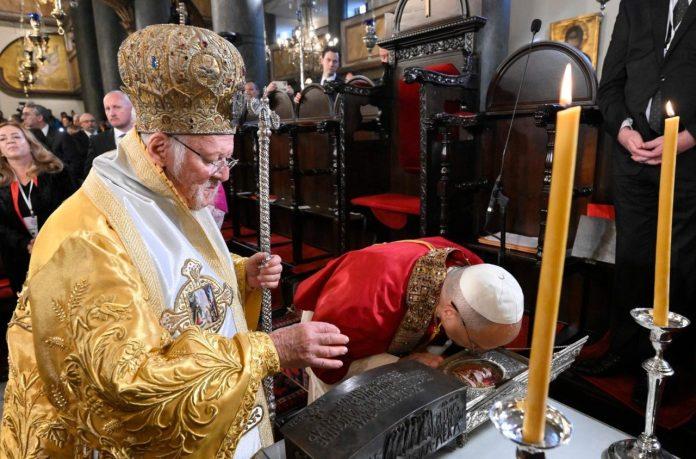 cq5dam.thumbnail.cropped.1500.844 Patriarch Bartholomew and Pope Leo during the Divine Liturgy (@Vatican Media)