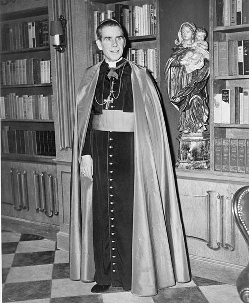 500px-Fulton_J._Sheen_NYWTS Archbishop Fulton John Sheen (By Fred Palumbo, World Telegram staff photographer - Library of Congress. New York World-Telegram & Sun Collection. http://hdl.loc.gov/loc.pnp/cph.3c23461, Public Domain,)