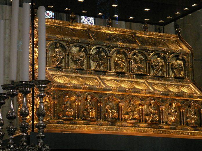 Shrine of the Three Wise Men ( Dreikönigenschrein ) (By Welleschik - Own work, CC BY-SA 3.0, https://commons.wikimedia.org)