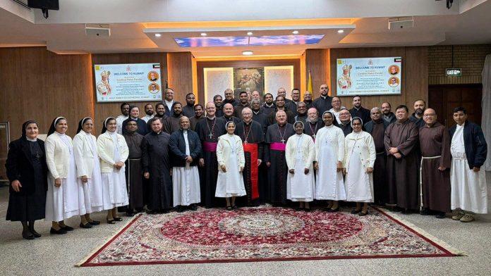cq5dam.thumbnail.cropped.1500.844 (1) Cardinal Parolin meets with clergy and religious in Kuwait (Vatican Media)