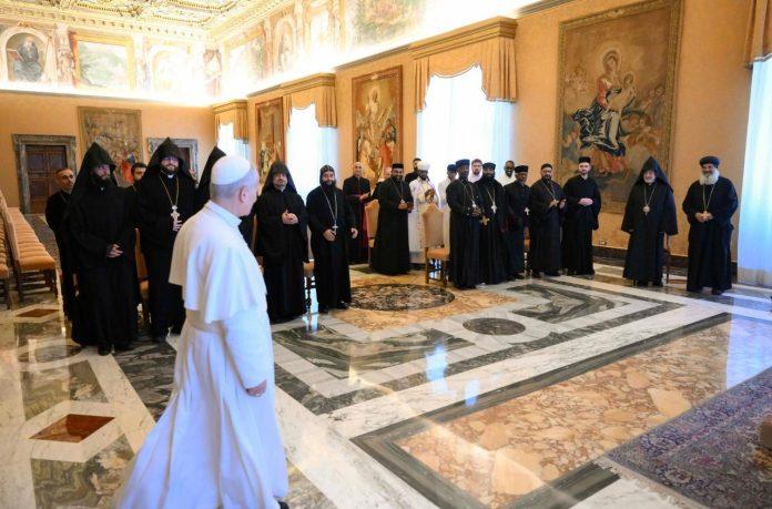 Pope Leo welcomes priests and monks from Eastern Orthodox Churches (@VATICAN MEDIA)