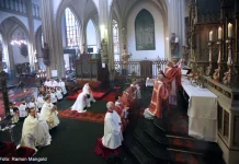 Dutch Cardinal Willem Eijk Reflects on “Unforgettable” First Pontifical High Mass in the Traditional Latin Rite Cardinal Eijk Celebrates First Traditional High Mass (Photo credit: Roman Mangold)