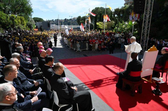 The Pope reads his answers to the questions (@Vatican Media)