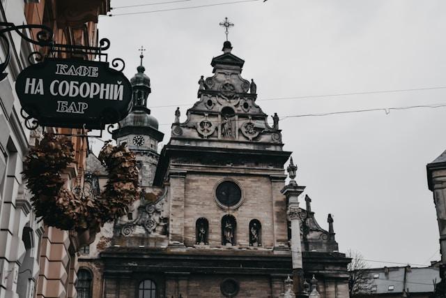 darya-tryfanava-ml9rpFr1AEw-unsplash Bernadine Monastery (Photo by Darya Tryfanava on Unsplash)