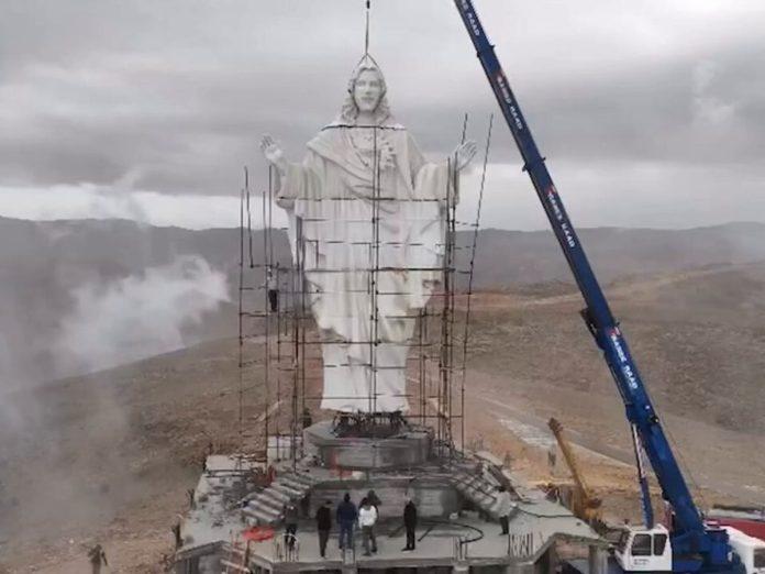 piuddr43czcm5psxh2xtq2dnre Lebanon has just installed one of the largest statues of Jesus the Redeemer in the Middle East, on Jabal al-Salib in the town of Al Qaa (Credit Zenit news)