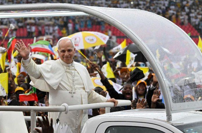 The arrival of Leo XIV at the Bata Stadium for the meeting with young people and families (@Vatican Media)