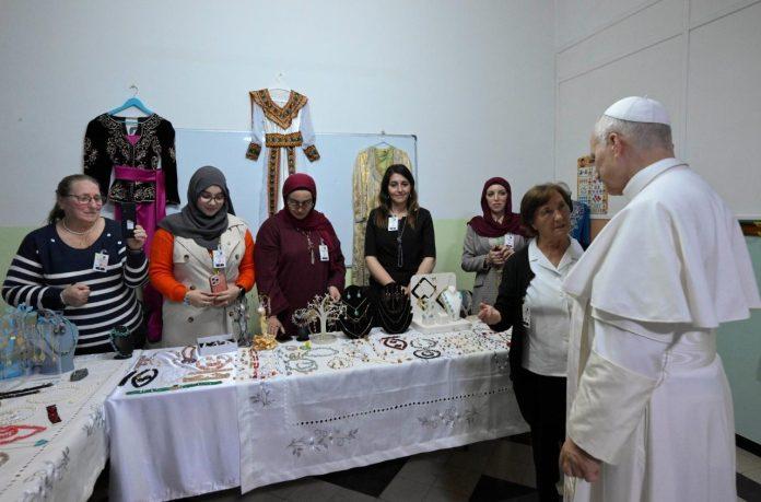 Pope Leo visits Centre for Welcome and Friendship in Algiers run by Augustinian Missionary Sisters (@Vatican Media)
