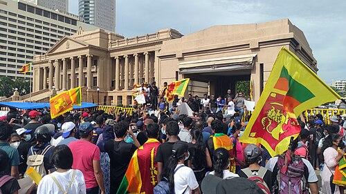 500px-Anti-government_protest_in_Sri_Lanka_2022 Sri Lanka(By AntanO - Own work, CC BY-SA 4.0 wikimedia)