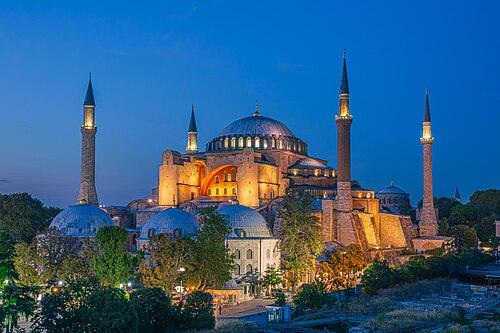 500px-Ayasofya_Manzarası Minarets of Hagia Sophia (By Kecags - Own work, CC BY-SA 4.0 Wikimedia)