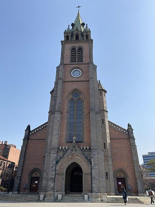 500px-Myeongdong_Cathedral_facade_2024-03-18 Facade of Myeongdong Cathedral, Seoul (By LMP 2001 - Own work, CC BY-SA 4.0 wikimedia)