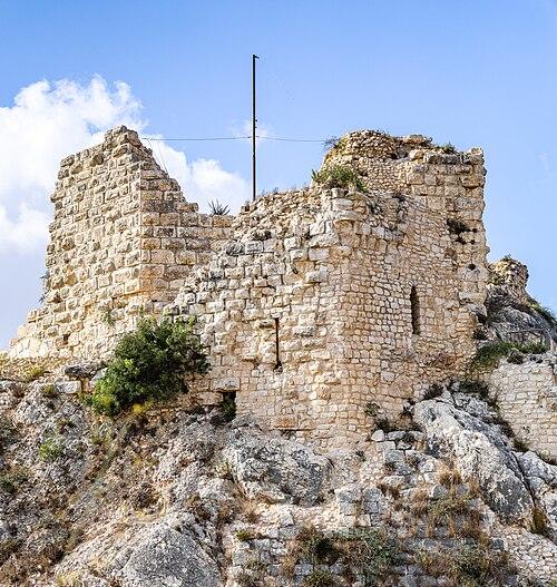 500px-The_ruins_of_Beaufort_Castle_in_2022 The remains of the ancient Beaufort Castle (By ElysianEzryn - Own work, CC BY-SA 4.0, wikimedia)