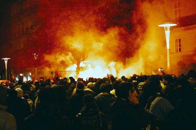 tom-caillarec-e7et_HTz8FE-unsplash Riots (Photo by Tom Caillarec on Unsplash)