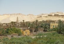 Egypt Unveils Major Byzantine-Era City and Ancient Tomb Complex in Discoveries Set to Strengthen Tourism View to Dakhla Oasis' old town, (Credit Vyacheslav Argenberg CC BY 2.0 Wikimedia)