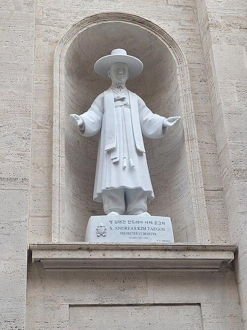 500px-Kim_Taegon Kim Taegon statue in Vatican City (By Benzekre - Own work, CC BY-SA 4.0 Wikimedia)