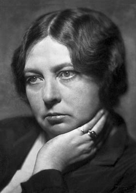Sigrid_Undset_1928 Sigrid Undset, Nobel laureate in Literature 1928 (By Aage Remfeldt / Aage Rasmussen (1889-1983) - http://nobelprize.org/nobel_prizes/literature/laureates/1928/undset-autobio.html, Public Domain,wikimedia )