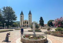 Medjugorje Shrine Begins Restoration After Vandalism Attack as Calls Grow for Prayer and Restraint Međugorje, Bosnien und Herzegowina (Photo by Josip Ivanković on Unsplash)