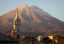Tumbes’ Historic Cross Inspires Hope for a Papal Blessing During Potential Peru Visit El Misti, an active but dormant volcano, looms over the town of Arequipa, Peru (Photo by Megan Kotlus on Unsplash)