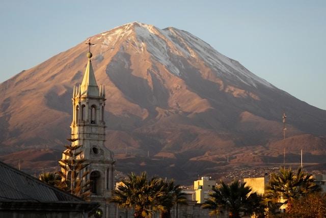 megan-kotlus-XHoVvW8VkzY-unsplash El Misti, an active but dormant volcano, looms over the town of Arequipa, Peru (Photo by Megan Kotlus on Unsplash)